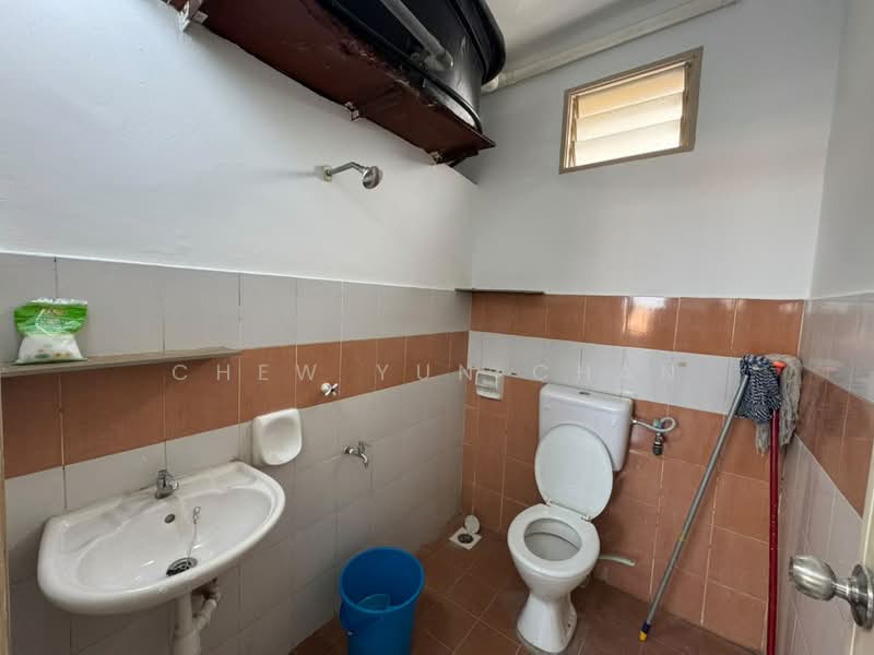Flat for Rent at Flat Bukit Indah - Chew Yun Chan - Bathroom - PropertyGuru.com.my