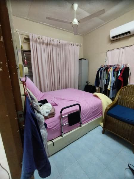 1-storey Terraced House for Rent in Taman Century (Johor Bahru) - Tony Lim - Bedroom - PropertyGuru.com.my