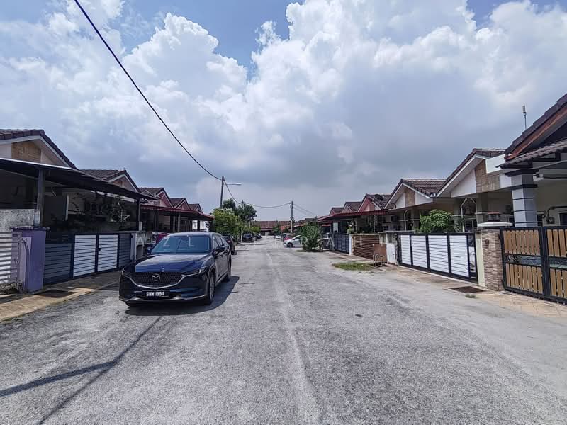 Rumah Teres 1-Tingkat untuk Dijual di Taman Sri Tanjung (Semenyih) - Azli Ibrahim - Exterior - PropertyGuru.com.my