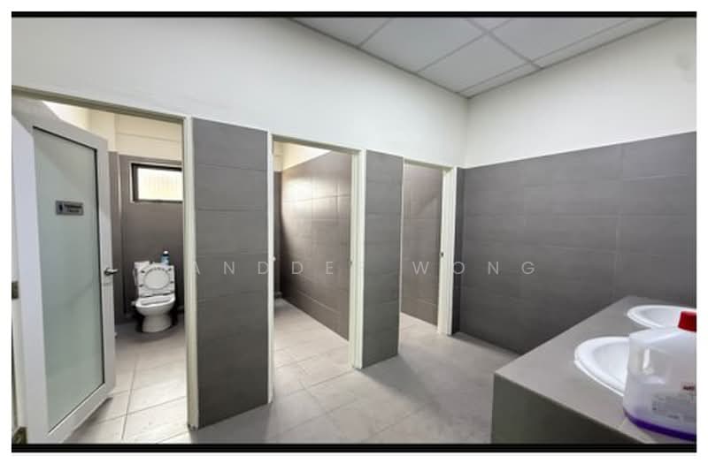 Factory for Sale in Kawasan Perindustrian Kapar Bestari (Kapar) - Manddee Wong - Bathroom - PropertyGuru.com.my