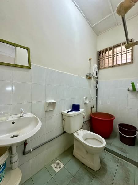 Apartment for Sale at Sri Awana Townhouse - Daniel Yong - Bathroom - PropertyGuru.com.my