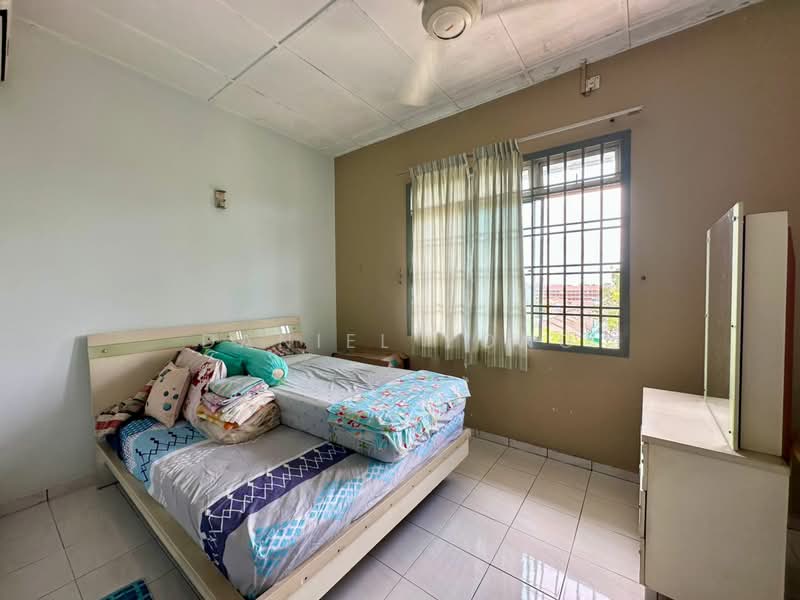 Apartment for Sale at Sri Awana Townhouse - Daniel Yong - Bedroom - PropertyGuru.com.my
