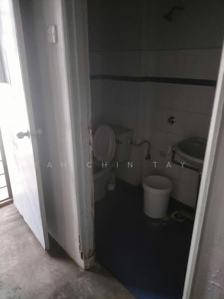 Shop / Office untuk Disewa di Taman Kota Laksamana (Melaka City) - Kah Chin Tay - Bathroom - PropertyGuru.com.my