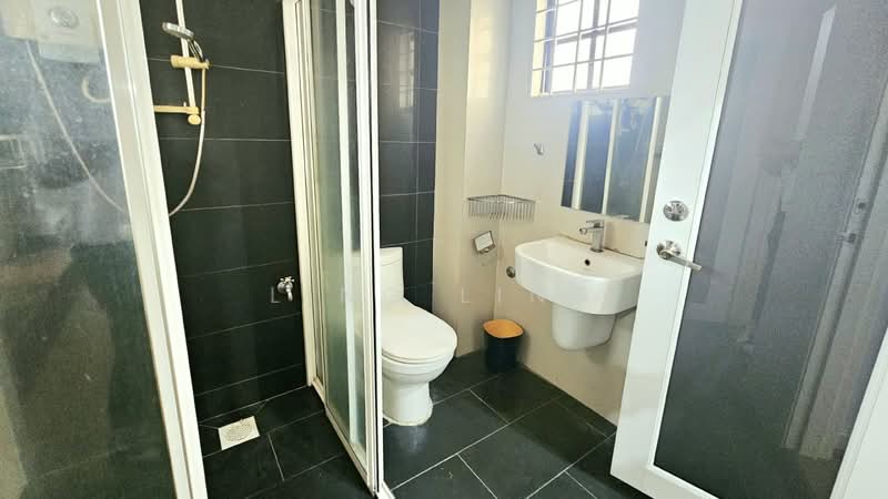 Rumah Teres 2 Tingkat untuk Disewa di Bukit Jelutong (Shah Alam) - Ling Ling - Bathroom - PropertyGuru.com.my