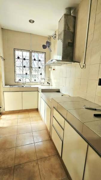 Rumah Teres 2 Tingkat untuk Disewa di Bukit Jelutong (Shah Alam) - Ling Ling - Kitchen - PropertyGuru.com.my