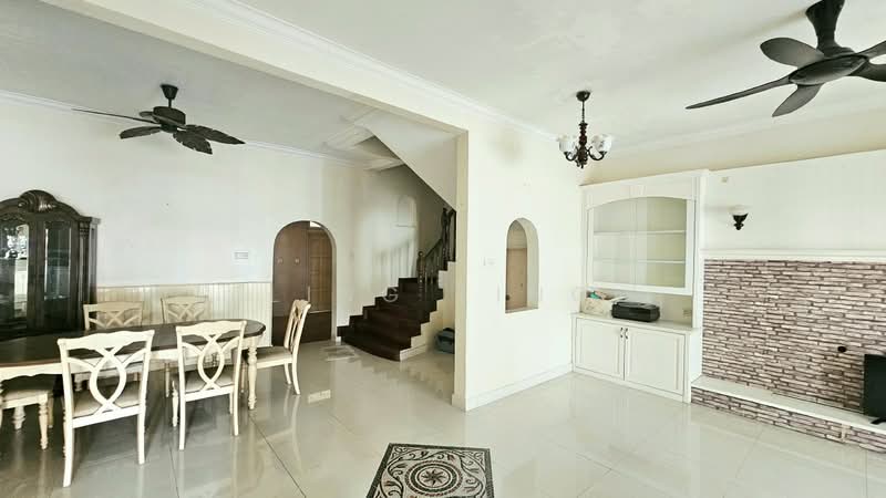 Rumah Teres 2 Tingkat untuk Disewa di Bukit Jelutong (Shah Alam) - Ling Ling - Living Room - PropertyGuru.com.my