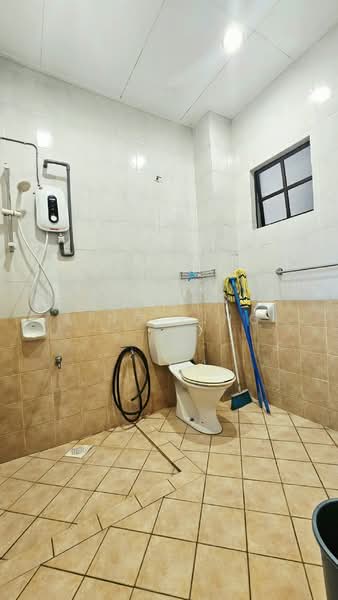 Rumah Teres 2 Tingkat untuk Disewa di Bukit Jelutong (Shah Alam) - Ling Ling - Bathroom - PropertyGuru.com.my