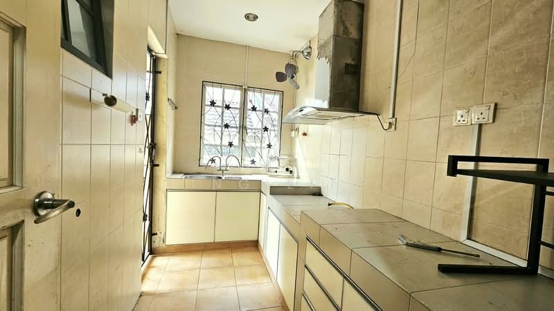 Rumah Teres 2 Tingkat untuk Disewa di Bukit Jelutong (Shah Alam) - Ling Ling - Kitchen - PropertyGuru.com.my