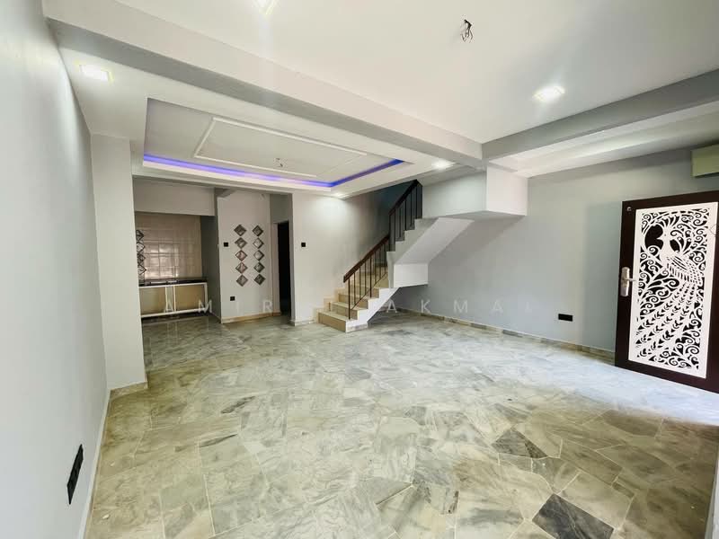 Rumah Teres 2 Tingkat untuk Dijual di Taman Puchong Intan (Puchong) - Amirul Akmal - Living Room - PropertyGuru.com.my