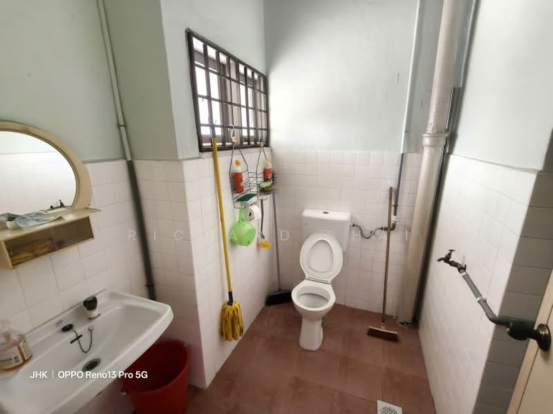 Rumah Teres 2 Tingkat untuk Disewa di Bandar Baru Permas Jaya (Permas Jaya) - Richard Shai - Bathroom - PropertyGuru.com.my