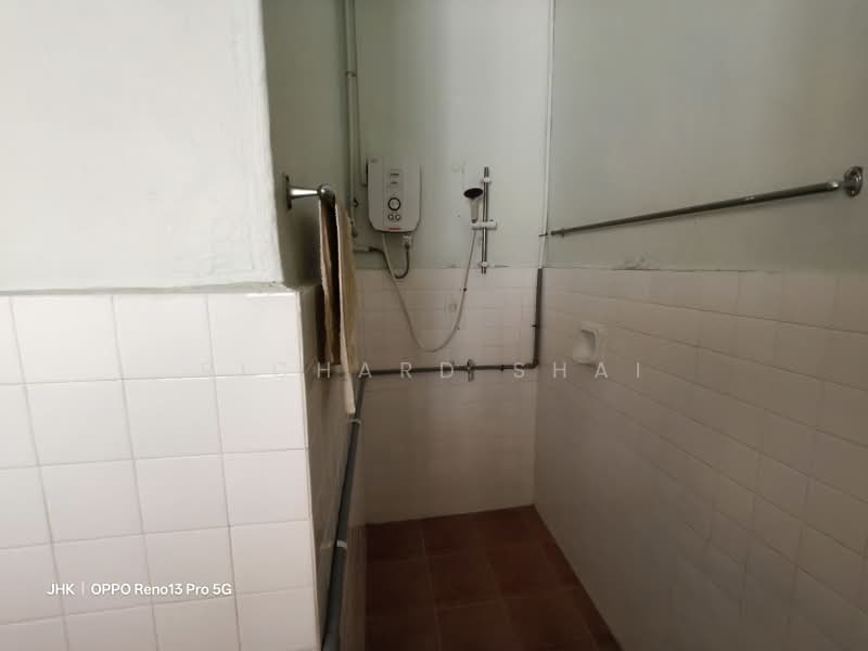 Rumah Teres 2 Tingkat untuk Disewa di Bandar Baru Permas Jaya (Permas Jaya) - Richard Shai - Bathroom - PropertyGuru.com.my