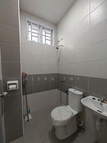 1-storey Terraced House for Rent in Kulai (Johor) - Glenn Twe - Bathroom - PropertyGuru.com.my