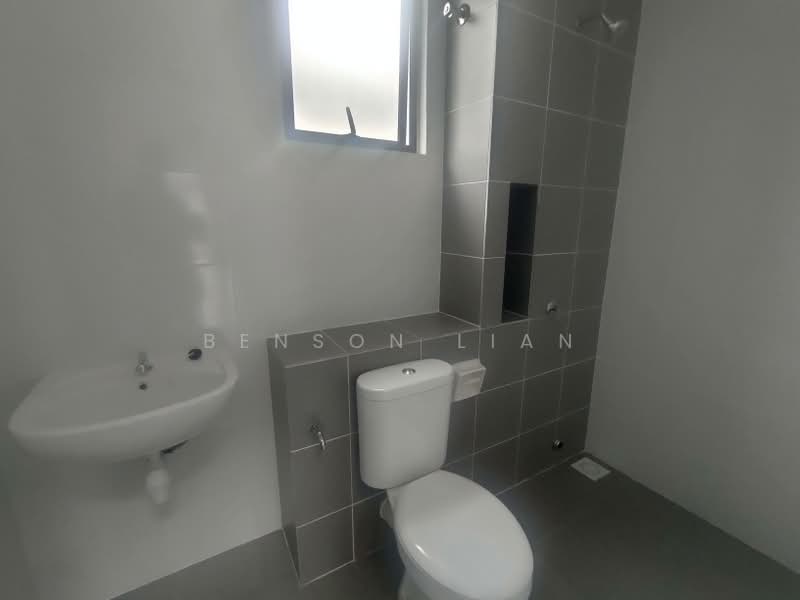 Rumah Teres untuk Dijual di Eco Grandeur (Puncak Alam) - Benson Lian - Bathroom - PropertyGuru.com.my