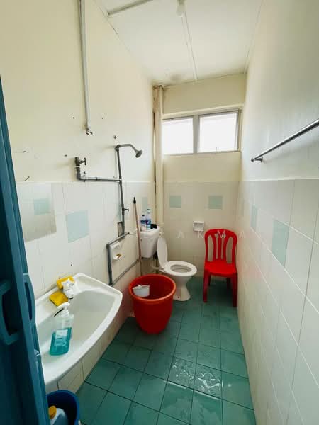 Pangsapuri untuk Dijual di Sri Raya Apartment - Amirul Akmal - Bathroom - PropertyGuru.com.my