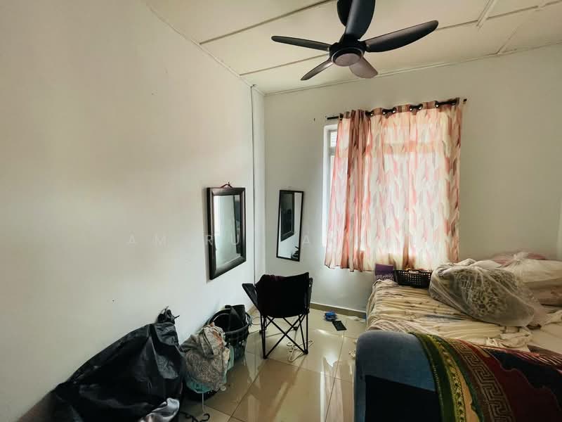 Pangsapuri untuk Dijual di Sri Raya Apartment - Amirul Akmal - Bedroom - PropertyGuru.com.my