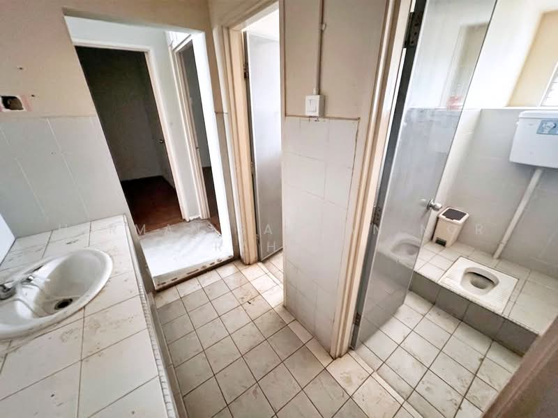 Shop / Office for Rent in Hulu Langat (Selangor) - Herman Sazwan Nor Rahim - Toilet - PropertyGuru.com.my