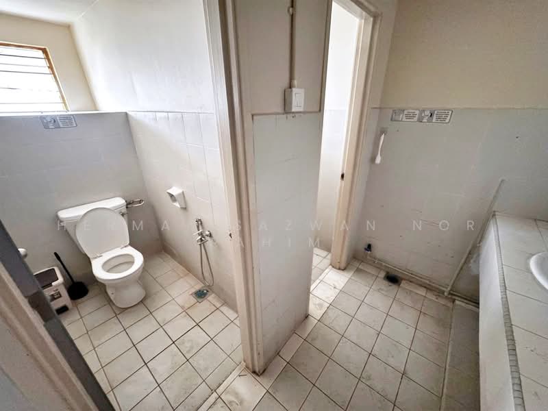 Shop / Office for Rent in Hulu Langat (Selangor) - Herman Sazwan Nor Rahim - Toilet - PropertyGuru.com.my