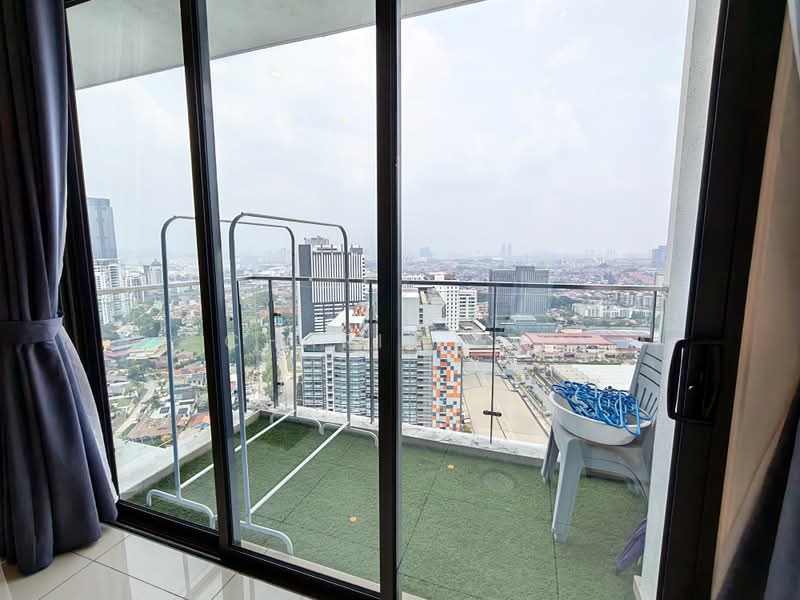 Kediaman Servis untuk Dijual di PJ Midtown - Charis Lee - Balcony - PropertyGuru.com.my