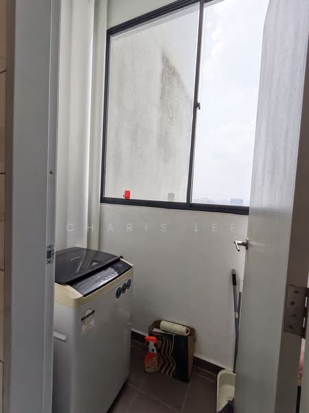 Kediaman Servis untuk Dijual di PJ Midtown - Charis Lee - Balcony - PropertyGuru.com.my