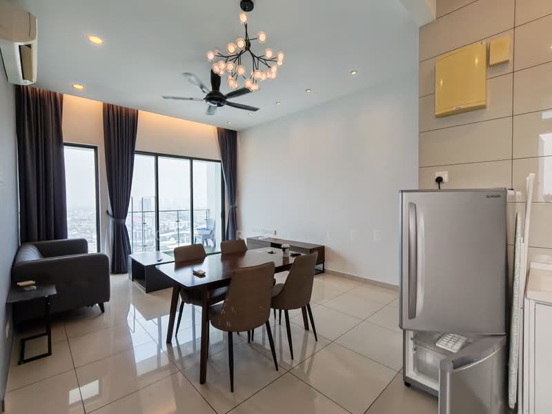 Kediaman Servis untuk Dijual di PJ Midtown - Charis Lee - Living Room - PropertyGuru.com.my