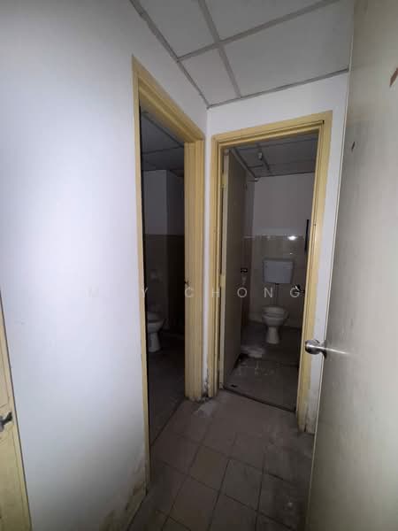 Shop / Office untuk Dijual di Bandar Baru Permas Jaya (Permas Jaya) - May Chong - Bathroom - PropertyGuru.com.my
