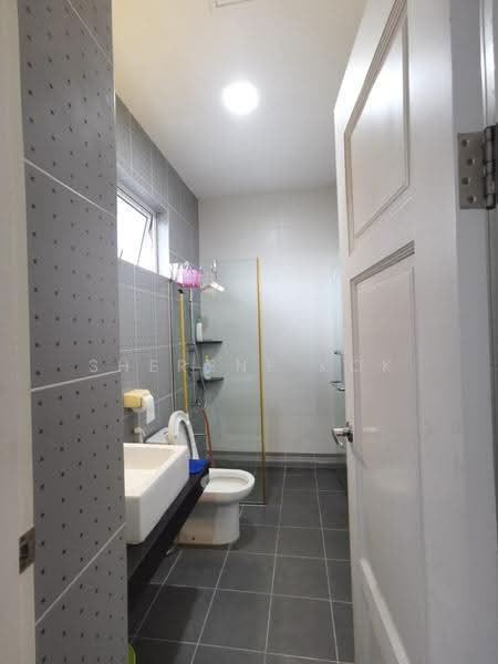 Semi-Detached House for Sale in Kenny Hill (Kuching) - Sherene Kok - Bathroom - PropertyGuru.com.my
