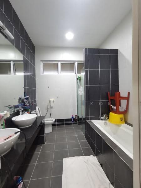 Semi-Detached House for Sale in Kenny Hill (Kuching) - Sherene Kok - Bathroom - PropertyGuru.com.my