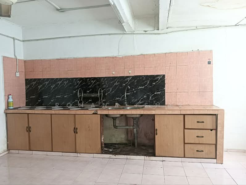 2-storey Terraced House for Sale in Klang (Selangor) - Rohana Ishak - Kitchen - PropertyGuru.com.my