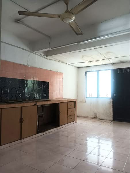 2-storey Terraced House for Sale in Klang (Selangor) - Rohana Ishak - Kitchen - PropertyGuru.com.my
