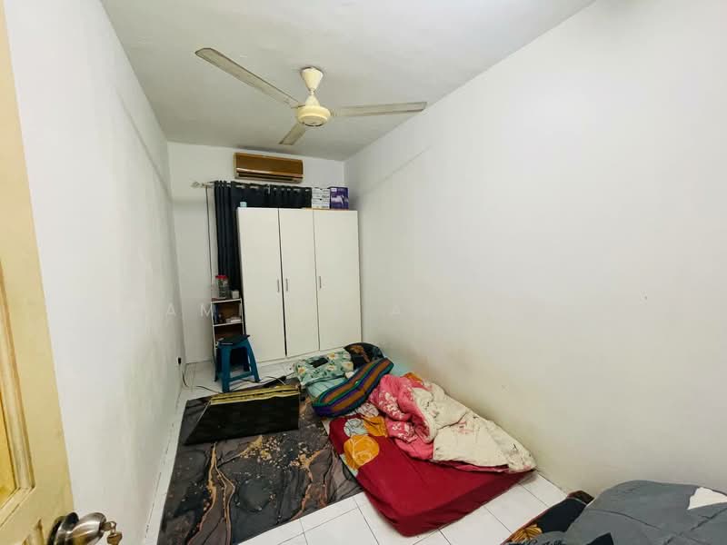 Pangsapuri untuk Dijual di Apartment Bayu - Amirul Akmal - Bedroom - PropertyGuru.com.my