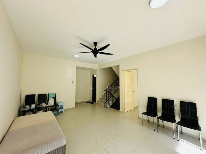Rumah Teres 2.5-Tingkat untuk Dijual di Balik Pulau (Penang) - Azura Ghani - Living Room - PropertyGuru.com.my