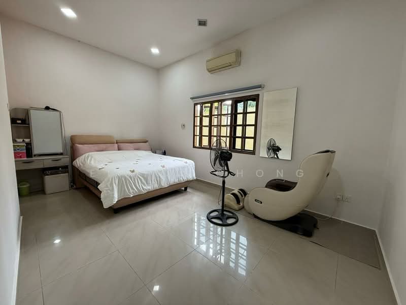 Bungalow House untuk Dijual di Taman Kebun Teh (Johor Bahru) - Elston Chong - Bedroom - PropertyGuru.com.my