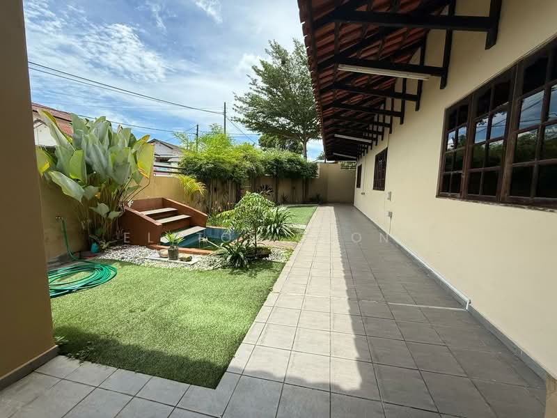 Bungalow House untuk Dijual di Taman Kebun Teh (Johor Bahru) - Elston Chong - Exterior - PropertyGuru.com.my