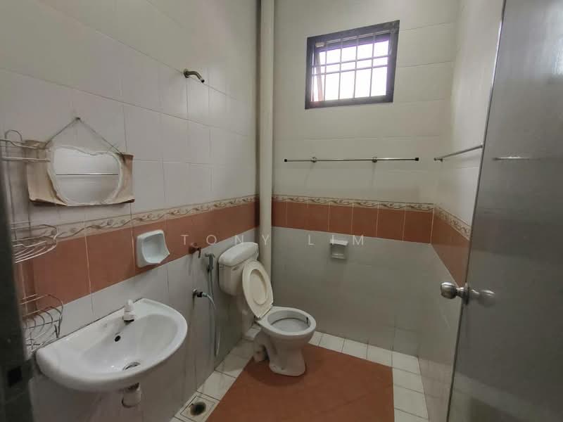 1-storey Terraced House for Rent in Austin (Johor Bahru) - Tony Lim - Bathroom - PropertyGuru.com.my