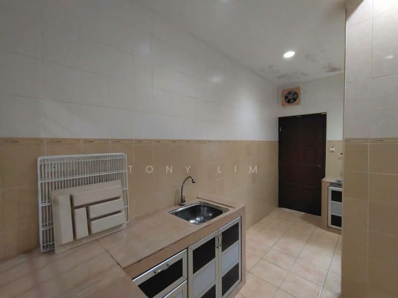 1-storey Terraced House for Rent in Austin (Johor Bahru) - Tony Lim - Kitchen - PropertyGuru.com.my