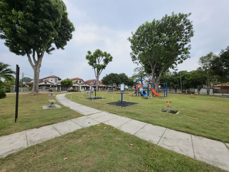 1.5-storey Terraced House for Sale in Taman Molek (Johor Bahru) - Jovel Lim - Exterior - PropertyGuru.com.my