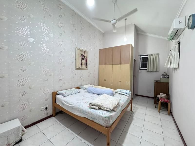 1.5-storey Terraced House for Sale in Taman Molek (Johor Bahru) - Jovel Lim - Bedroom - PropertyGuru.com.my