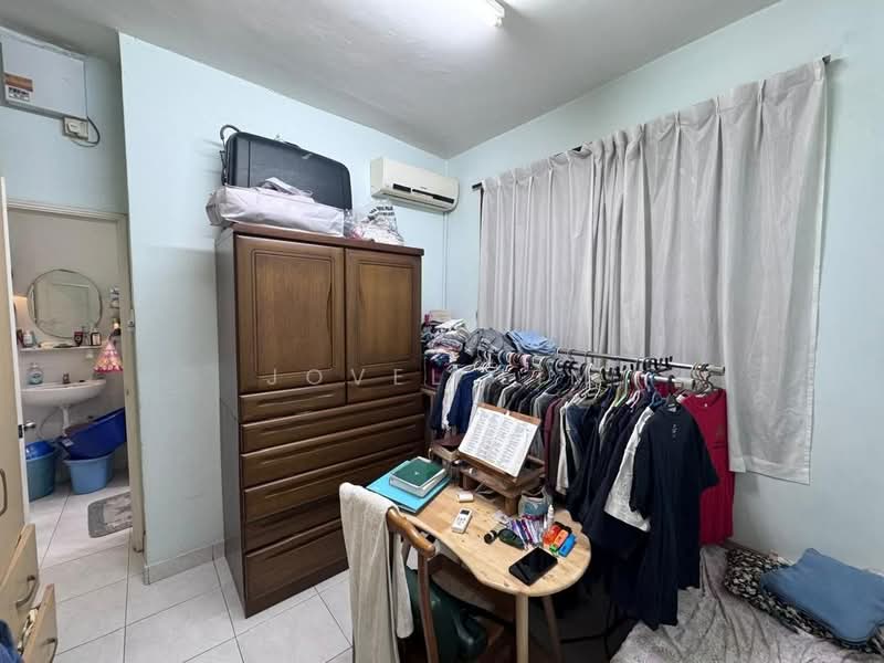 1.5-storey Terraced House for Sale in Taman Molek (Johor Bahru) - Jovel Lim - Bedroom - PropertyGuru.com.my