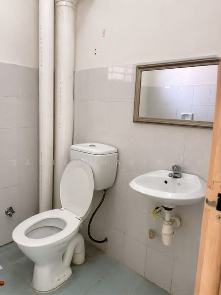 Pangsapuri untuk Dijual di Laguna Biru - Sariza Hartanah - Bathroom - PropertyGuru.com.my