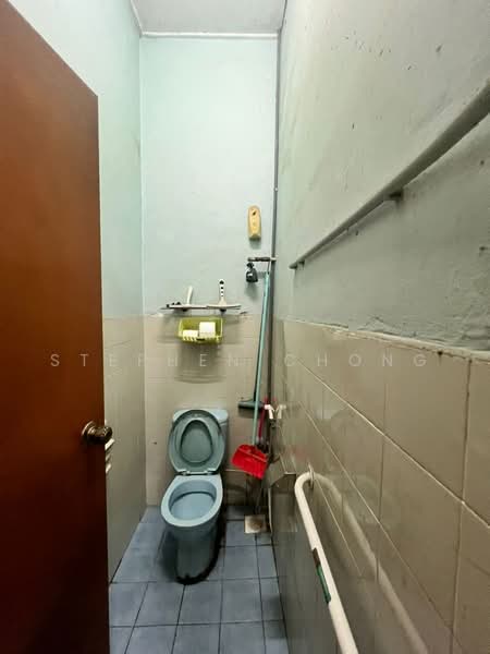 Rumah Teres 1-Tingkat untuk Dijual di Taman Johor Jaya (Johor Bahru) - Stephen Chong - Bathroom - PropertyGuru.com.my