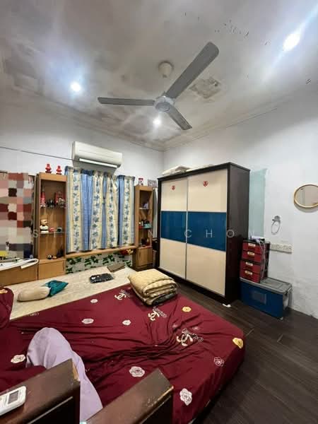 Rumah Teres 1-Tingkat untuk Dijual di Taman Johor Jaya (Johor Bahru) - Stephen Chong - Bedroom - PropertyGuru.com.my