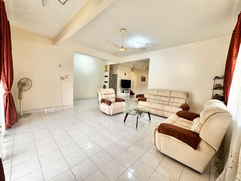 Bungalow House untuk Dijual di Taman Puncak Perdana (Shah Alam) - Ishak Ramli - Living Room - PropertyGuru.com.my