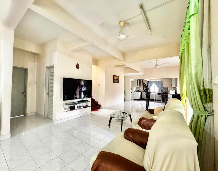 Bungalow House untuk Dijual di Taman Puncak Perdana (Shah Alam) - Ishak Ramli - Living Room - PropertyGuru.com.my