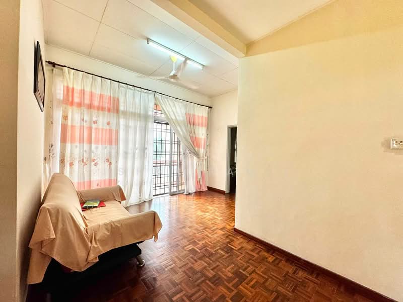 Bungalow House untuk Dijual di Taman Puncak Perdana (Shah Alam) - Ishak Ramli - Living Room - PropertyGuru.com.my
