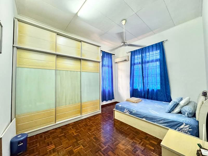 Bungalow House untuk Dijual di Taman Puncak Perdana (Shah Alam) - Ishak Ramli - Bedroom - PropertyGuru.com.my