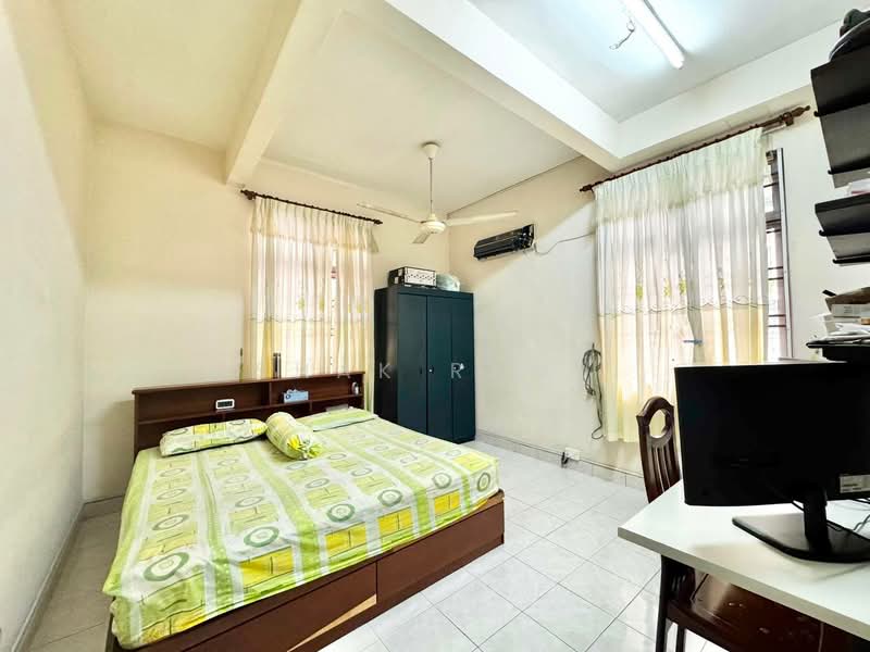 Bungalow House untuk Dijual di Taman Puncak Perdana (Shah Alam) - Ishak Ramli - Bedroom - PropertyGuru.com.my