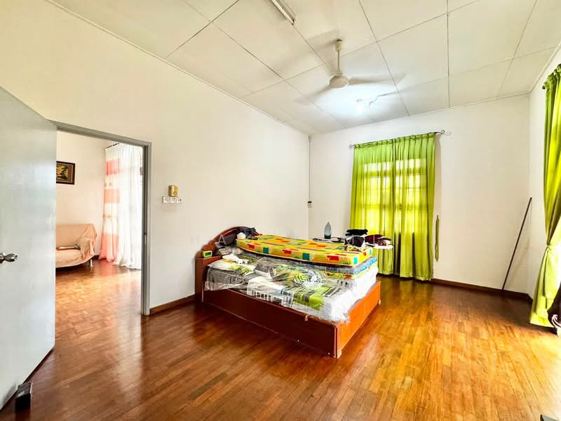 Bungalow House untuk Dijual di Taman Puncak Perdana (Shah Alam) - Ishak Ramli - Bedroom - PropertyGuru.com.my
