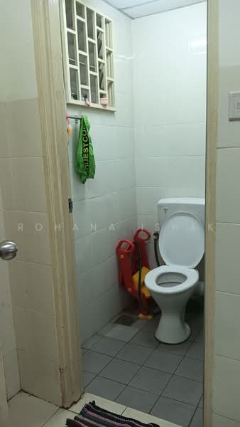 Apartment for Sale at Pangsapuri Sentosa - Rohana Ishak - Bathroom - PropertyGuru.com.my