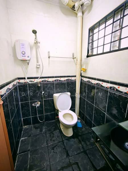2-storey Terraced House for Sale in Usj 2 (Subang Jaya) - Thoriq Suparman - Bathroom - PropertyGuru.com.my