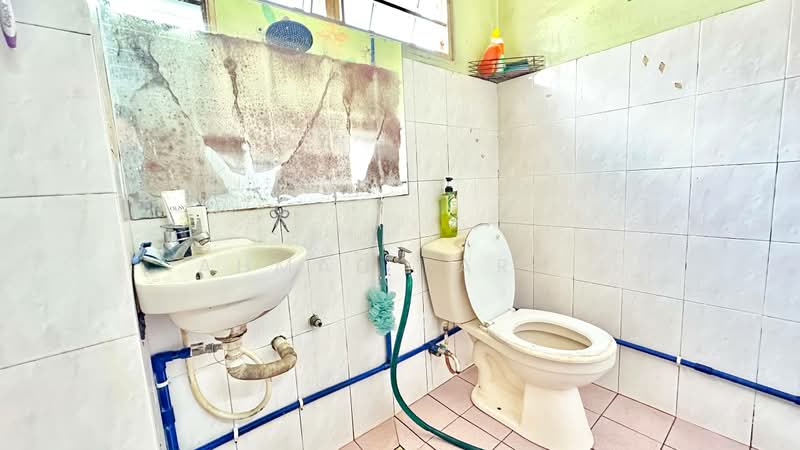 Rumah Teres untuk Dijual di TAMAN PUCHONG UTAMA (Puchong) - Ahmad Farhi - Bathroom - PropertyGuru.com.my